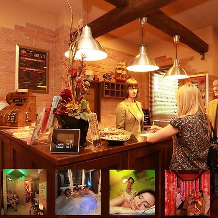 Napraforgo Wellness Haz Es Panzio Bed & Breakfast Pecs Ngoại thất bức ảnh