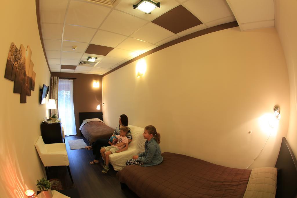 Napraforgo Wellness Haz Es Panzio Bed & Breakfast Pecs Ngoại thất bức ảnh
