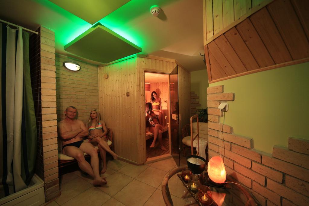 Napraforgo Wellness Haz Es Panzio Bed & Breakfast Pecs Ngoại thất bức ảnh