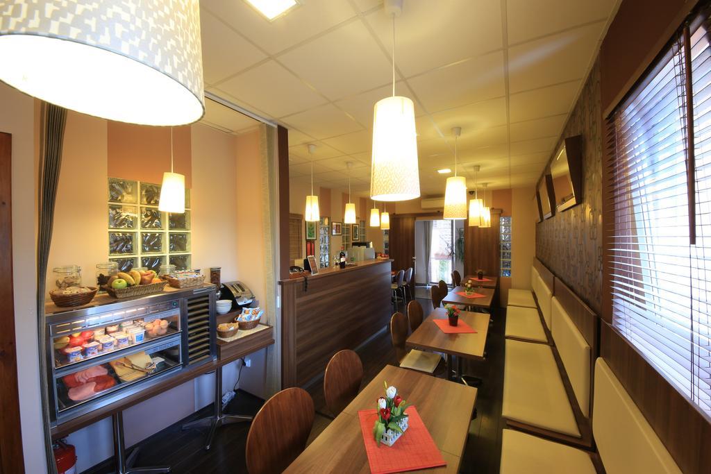 Napraforgo Wellness Haz Es Panzio Bed & Breakfast Pecs Ngoại thất bức ảnh